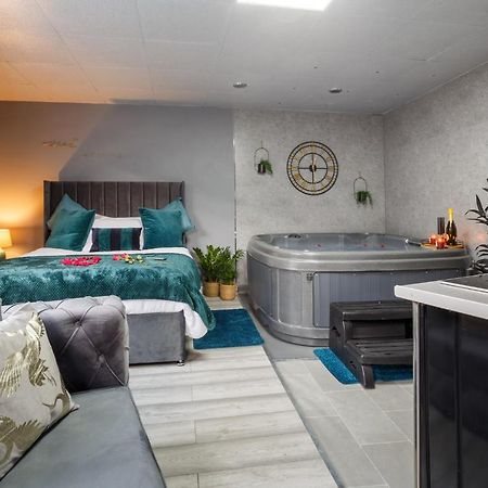 Riverside Studio With Jacuzzi! シェフィールド エクステリア 写真
