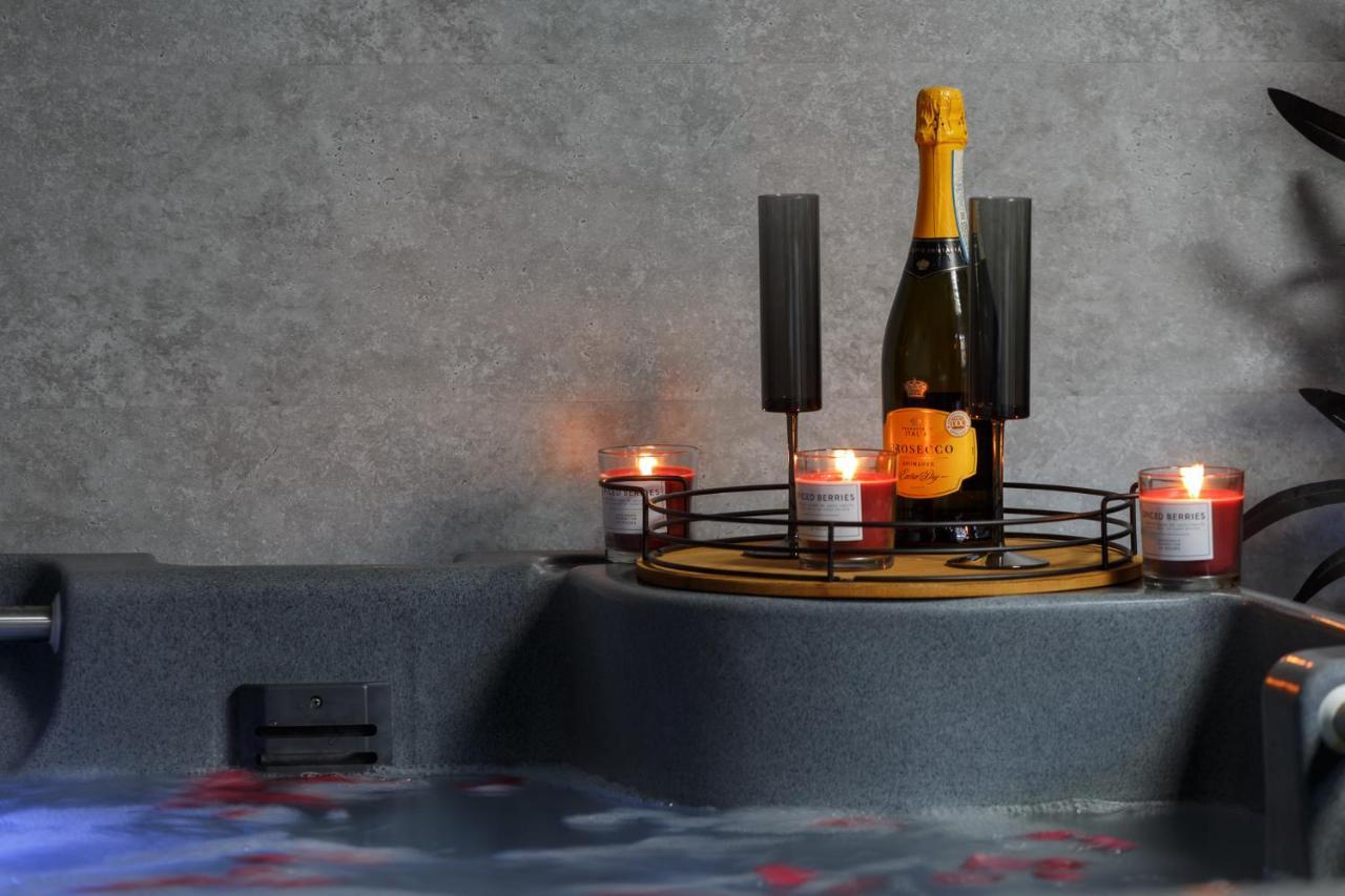 Riverside Studio With Jacuzzi! シェフィールド エクステリア 写真